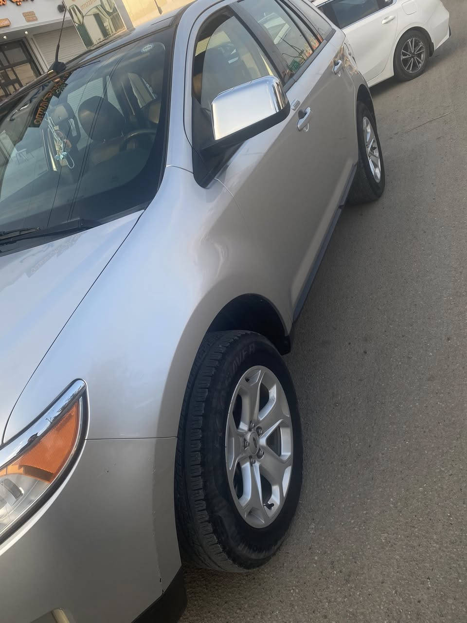 السلام عليكم 
فورد ايدج موديل 2013 فئه sel فول مواصفات ، خليجي استلام شركة نيفا مكفوله كفاله عامه بدون صبغ بدون تبديل بدون بارد حتى الدعاميات مكفوله 
المواصفات : 
بانوراما 
كاميرا خلفيه 
حساسات خلفيه 
كشنات جلد 
كشنات امامي ثنينهم كهرباء 
شاشه حجم كبير 
صندوق شفط 
فور ويل 4x4
باقي المواصفات معروفه 
السياره ماشيه 75 الف كيلو متر فقط ، السياره جدا نظيفه وجانت متروكه ، بعدها بحاله الوكالة
السنويه بإسمي ورقم جديد 
السعر : 138 
رقم موبايل : ***********
