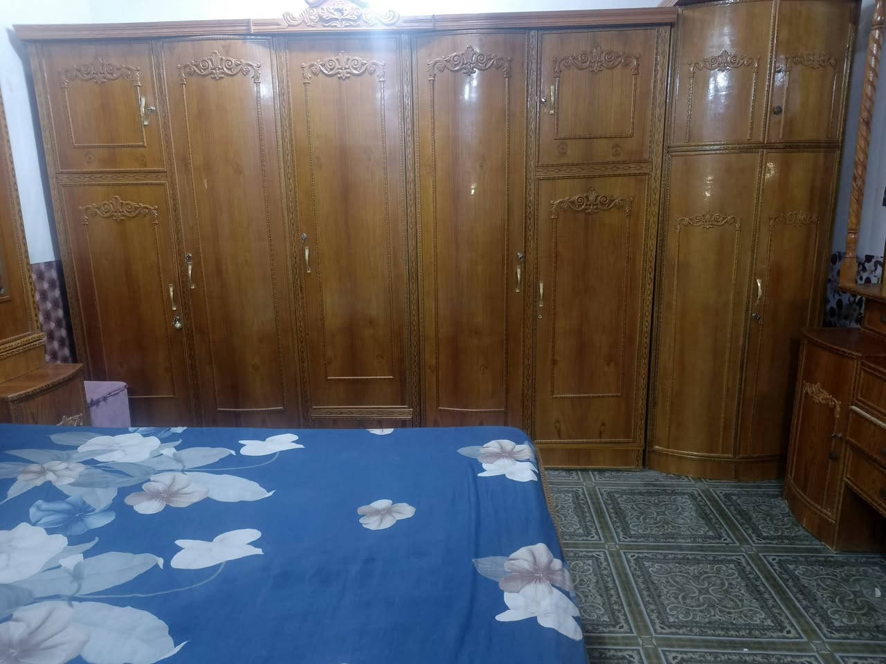 المحموديه حي الجزائر
غرفة مستعملة للبيع  السعر مليون بيهة مجال***********
