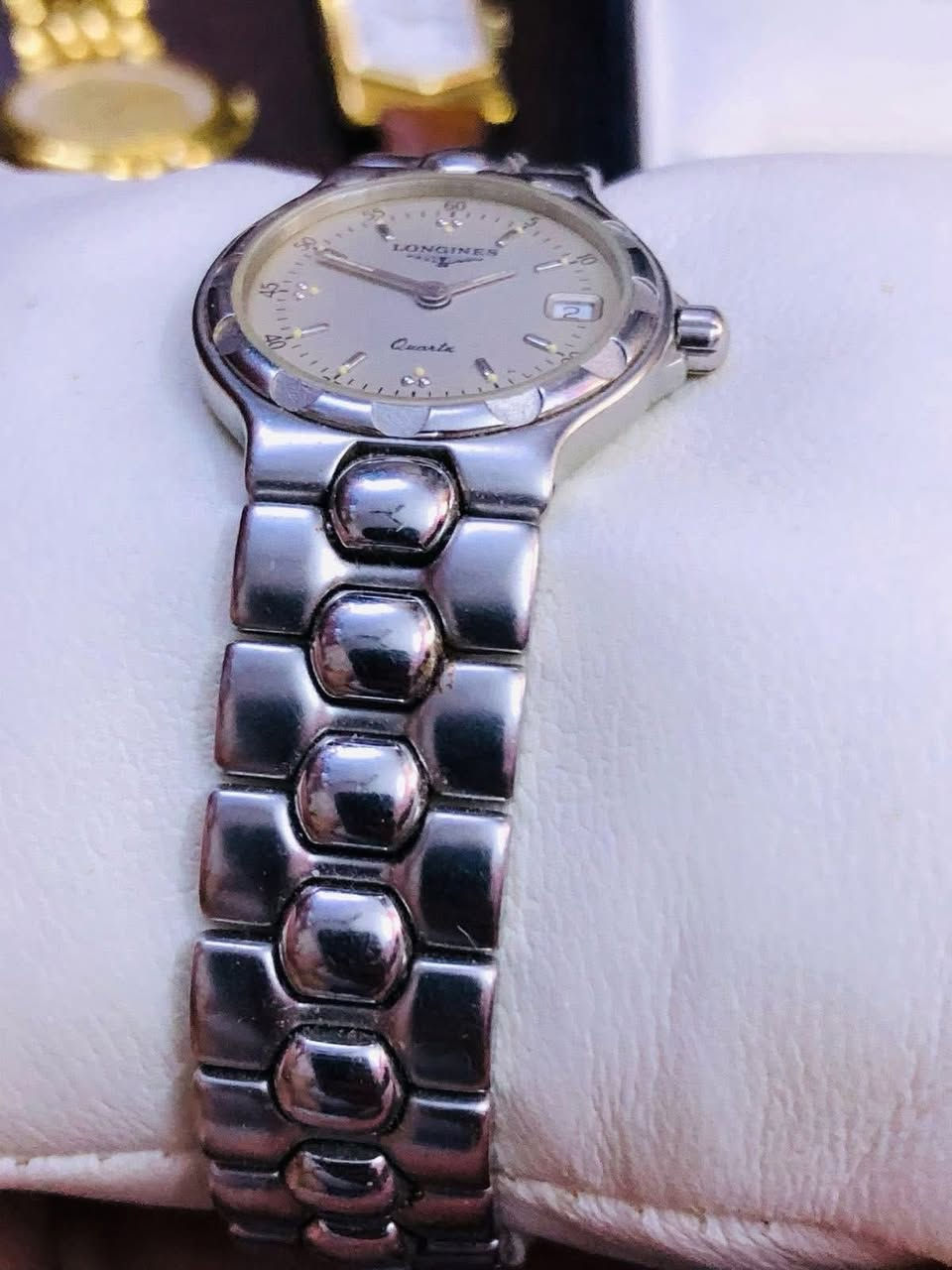 ساعة لونجين كونكويست( LONGINES)
سويسري اصلي  انتاج الثمانينات 
نسائي - سلم / المعدن فولاذ   
للاتصال ***********
