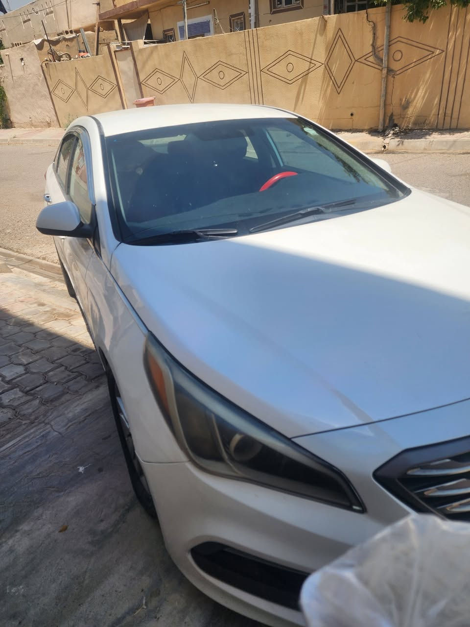 للبيع
هونداي سوناتا موديل ٢٠١٥ بيهة ثلاث قطع وشخوطات قليل، مكان السيارة داقوق 
شرط تحويل و وكالة 
سعر 108ورقة 
رقم صاحب السيارة ***********
