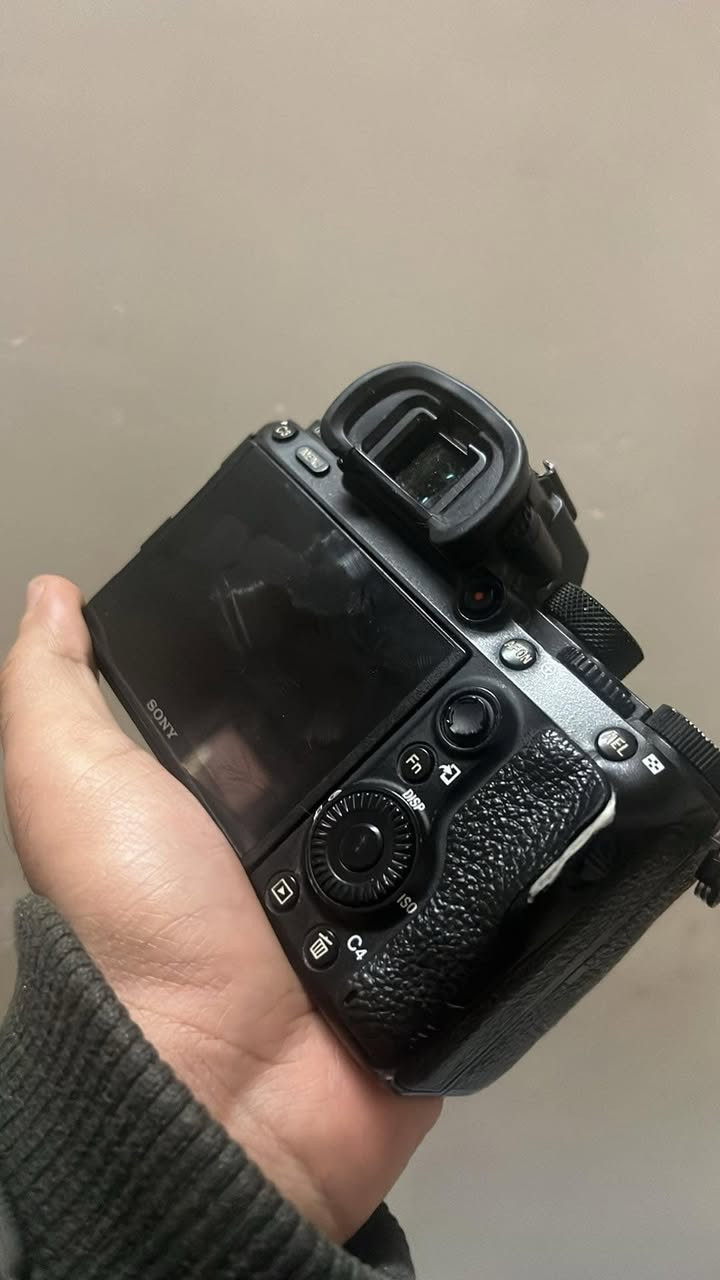 سوني A7Riii
البدي بيها شخوط 
الشتر 70k
سعر ٨٠٠$ بيها مجال


**إذا كنت صاحب هذا الإعلان وتريد حذفه لأي سبب، رجاءا أرسل رسالة إلى الدعم الفني**