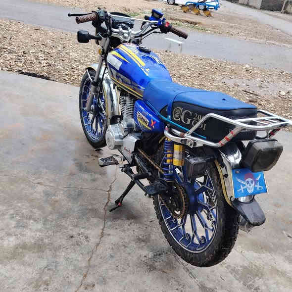 ، السلام عليكم دراجه للبيع 2024 محرك 200 نظافه فول مكان جلولاه جسر الحلوان السعر 675 وبي مجال شي قليل. وهاذ رقمي ***********
