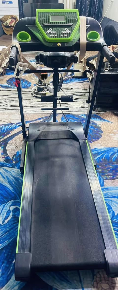 السعر 325 الف 
جهاز جري للبيع الحجم الجبير يتحمل وزن عالي 
،،،نوع جبلي،،،وبي mb3,,,دبل ماطور استعمال كلش قليل مكانه نجف ،،، واتساب ***********
