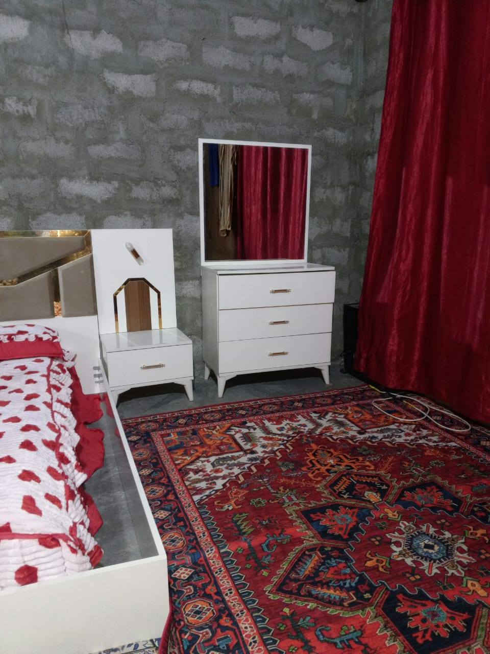 غرفة للبيع تركية ب 300 وبيها مجال ***********
