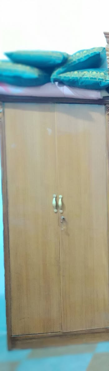 غرفه للبيع نضيفه جدا سعره 900وبيه مجال مكان بغداد تقاطع النهروان الرقم ***********
