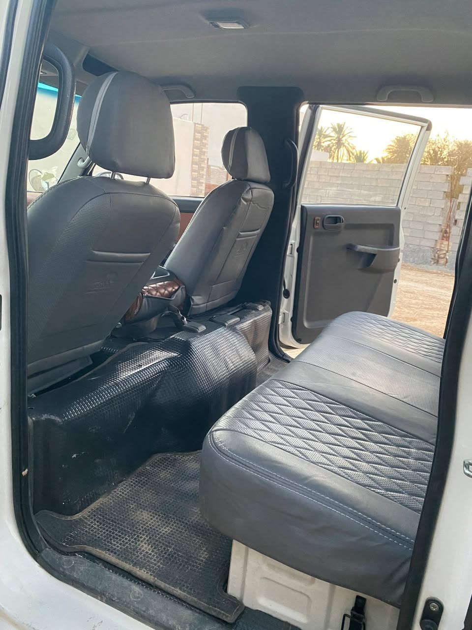 للبيع كيا دبل قماره موديل 19 اوتوماتيك رقم بغداد تحويل مباشر مكانها الرمادي السعر 167 رقم الهاتف/***********
