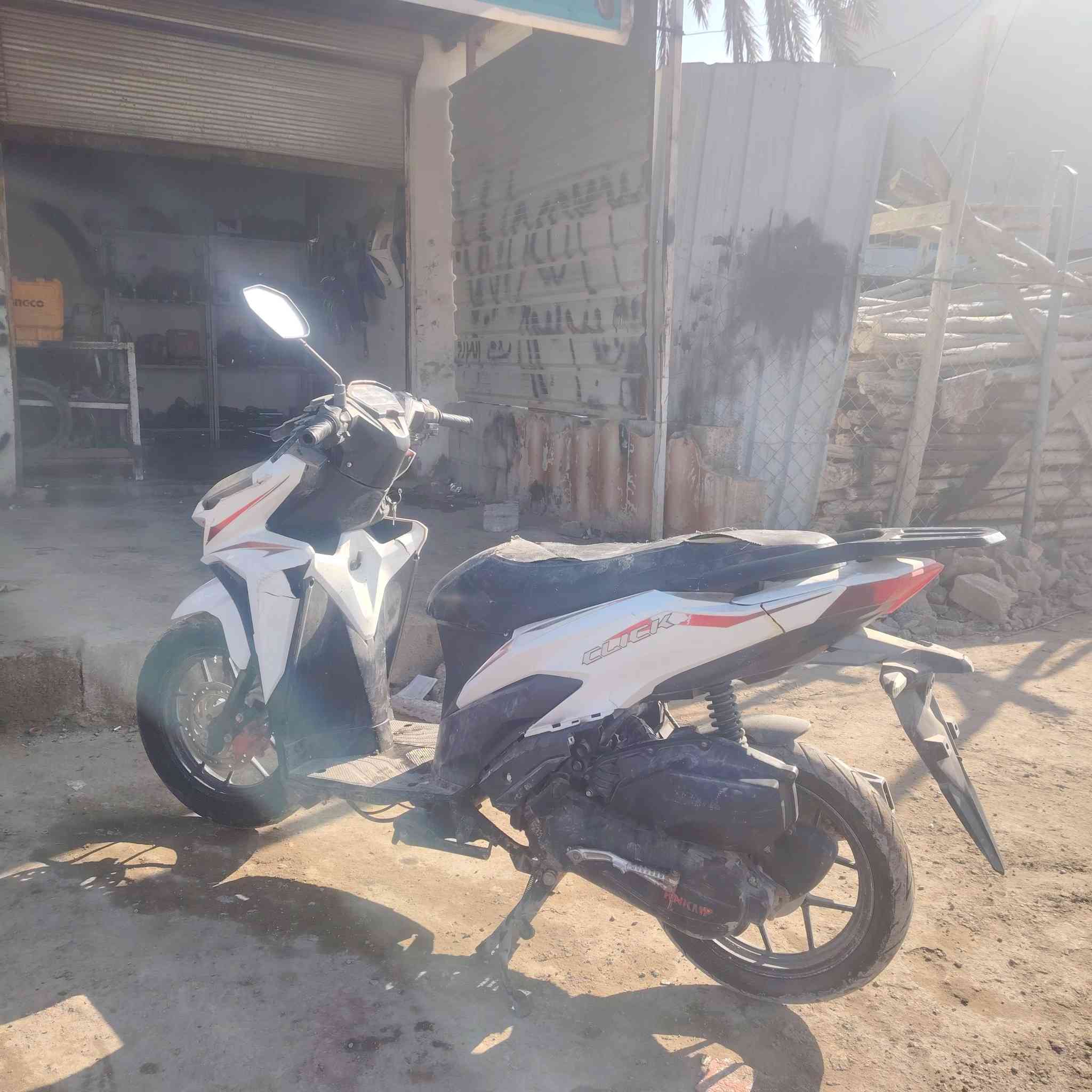 سلام عليكم دراجة كلالك  للبيع دراجة مجغتة جديد ياتري جديد اي نقص مابيها ونظافت كفر كدامك سعرها ٢٥٠ وبيها مجال حك جية مكاني ديالى بعقوبة شراي يتصل *********** @الجميع
