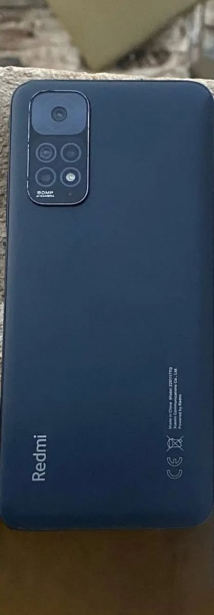 السلام عليكم 
ريدمي نوت 11 رام 8 ذاكرة 128 
نضيف جداً ما بي خدوش 
مع شاحنه الاصلي 33 واط 
مكاني النجف الغدير 
تواصل خاص أو واتساب ***********

