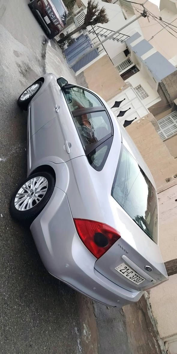 بەناوی خوای گەورە
فۆرت فۆکس 2011 تیتانیۆم
فول فول مواسەفات
سڵایت چوار جام کارەبا شاشەو کامێرەو حاسەی دواوە
دەرگاو سنوق بەسمە دوو بەسمەی شەریکەی لەگەلە
کوشن جڵد کوشنی پێشەوە هیتەرە کوشنی سایەق کارەباییە
لایت بیلاد عەدەسەو زینۆن ئاوێنە ئیشارەتو کارەباییە ئاوێنەی ناوەڕاست دژە فولە
تەبریدی نیزامی سپلێتە بە دڵی خۆت گەرمو ساردی ئەکەی هەر لایەو بە جیا
گێر عادیو ئۆتۆماتیک
تەقەو رەقەی نیە هەمو گیانی مەزبوتە
رەقەم باریک سەنەوی تا 2028 تازەیە
یەک پارچەو پەڵەیەکی بۆیاخە  دەعمو ناوگرتنی نیە
نرخی 70 گەڵا
***********
***********
هەردو رەقەم ڤایبەرو وەتس ئەپی لەسەرە
