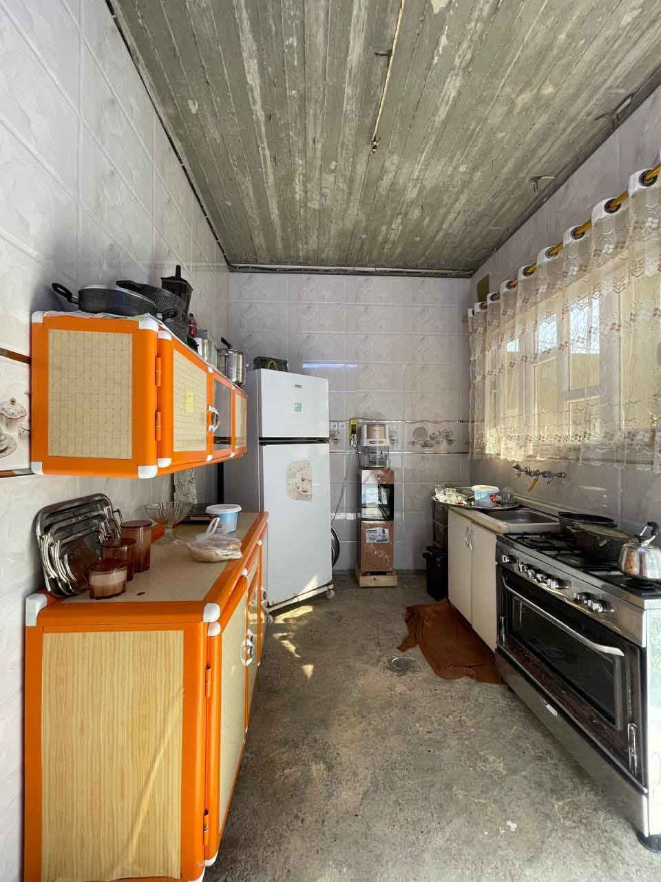 كود ( 286 )
السعر 55 مليون
دار زراعي للبيع في حي الكوبكلية ( نهاية الحي )
يبعد عن التبليط 300 متر
 بستان ملك صرف
المساحة : 125 متر
الواجهة : 7.5 متر
طابق واحد : غرفتين وهول واستقبال ومطبخ وصحيات 
+ بيتونه كبيرة
ينقص الدار سقوف وكاشي
لمعرفة كافة الاسعار يمكنكم الانضمام الى قناة التلكرام عبر 
الرابط ادناه : 
https://t.me/realestatemhnd
للاستفسار اكثر يرجى الاتصال على الارقام التالية: 
***********
***********
***********
 نستقبل عروض البيع والشراء والايجار في اغلب مناطق ساحل 
الموصل الايسر
 عنوان المكتب : الموصل حي الصديق بداية شارع 20 قرب مركز جباية كار مكتب مهند الحجيات
