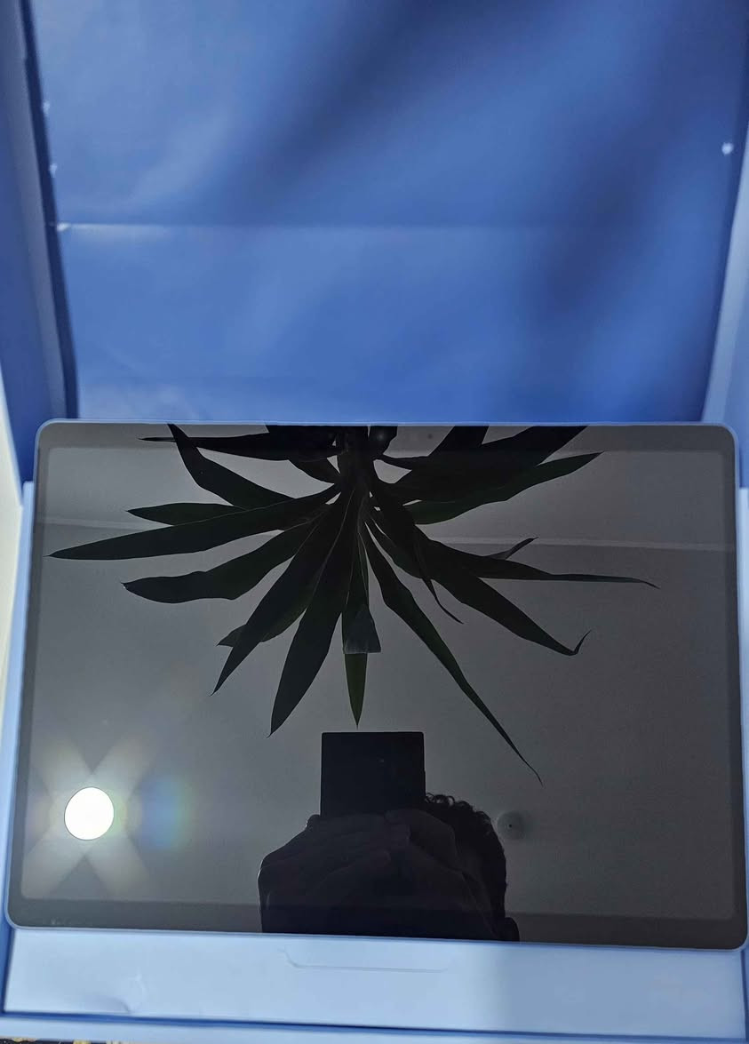 Microsoft Surface Pro (11th Edition)
Model 2076
13-inch 2-in-1 Copilot+ PC

مستخدم مع البوكس و كيبورد اصلي

 🚀 المعالج: Qualcomm Snapdragon X Plus (ثماني النواة، 3.3 جيجاهرتز) الجديد .
الشاشة: 13 بوصة PixelSense Flow تعمل باللمس.
دقة الشاشة: 1920 × 2880 بكسل 120Hz.
الذاكرة :16GB RAM
التخزين: 512GB SSD 
🔋 بطاريه تدوم لساعات 
🔋 دورات الشحن 77

نظام التشغيل: Windows 11.

السعر 1,300,000 بغداد, العراق


**إذا كنت صاحب هذا الإعلان وتريد حذفه لأي سبب، رجاءا أرسل رسالة إلى الدعم الفني**