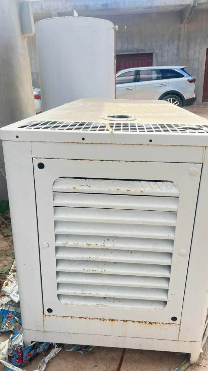 السلام عليكم
مولد للبيع، قدرة 30 كيلو (24KW / 30KVA)
ثلاثي الفاز، ديزل، نظيف وما فيهش عيوب
شغال كويس وجاهز للاستعمال
المكان: مصراتة
للتواصل ع الخاص


**إذا كنت صاحب هذا الإعلان وتريد حذفه لأي سبب، رجاءا أرسل رسالة إلى الدعم الفني**
