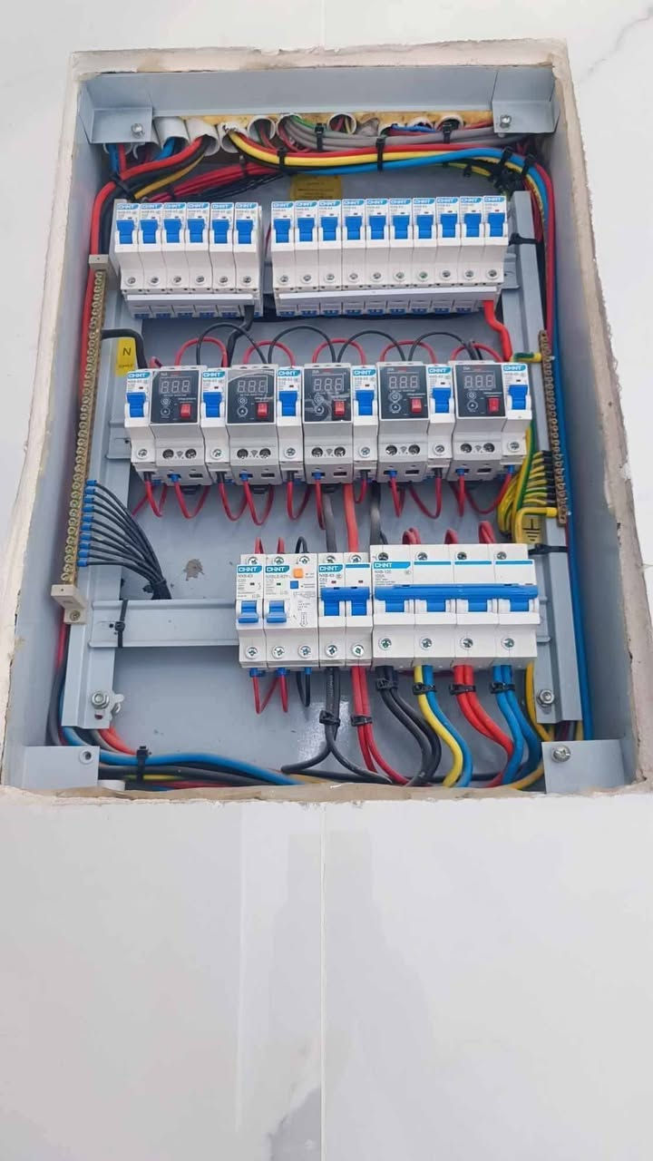 ⚡️ احترافية الهندسة.. لأمان منظومتك الكهربائية ⚡️
هل تبحث عن الدقة والأمان في تأسيس بوردات التحكم؟ نحن نوفر لك الحلول المتكاملة بأيدي كادر هندسي متخصص يضمن لك أعلى معايير الكفاءة.
🛠 خدماتنا تشمل:
لوحات التحكم الكلاسيكية (Classic Control): تصميم وتنفيذ بوردات الـ ATS بجودة عالية لضمان التحويل السلس بين المصادر.
التحكم المنطقي المبرمج (PLC): حلول ذكية ومتطورة للأتمتة والتحكم الصناعي.
البوردات الاعتيادية: تنفيذ وتوزيع الكهرباء للمنازل والمشاريع والمجمعات.
روافع الفولتية: تنصيب وصيانة دقيقة لضمان استقرار التيار وحماية أجهزتكم.
✨ لماذا تختارنا؟
✅ كادر هندسي: نعتمد الحسابات العلمية ولا نترك شيئاً للصدفة.
✅ إتقان وتنظيم: ترتيب الأسلاك (Wiring) وتوزيع الأحمال بأعلى درجات الترتيب.
✅ استشارات مجانية: نحن معك من الفكرة وحتى التشغيل، وجاهزون للإجابة على أي استفسار تقني.
📞 للتواصل والاستفسار:
نحن في خدمتكم دائماً، اتصل بنا الآن:
***********
📍 دقة العمل.. عنواننا.
