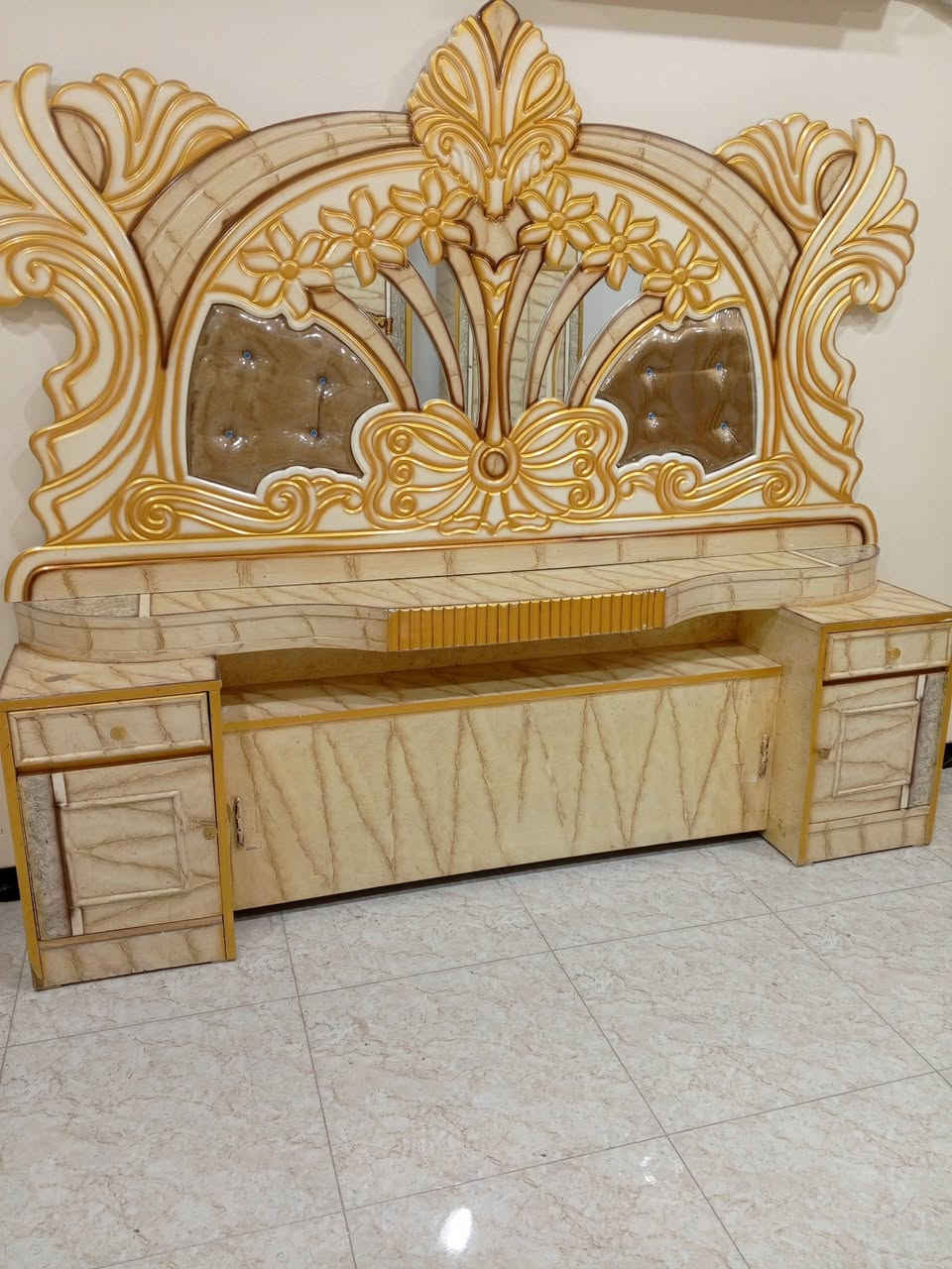 غرفة عراقية جديدة مستعملة شي بسيط خشب عراقي مو صاج الرقم ***********
