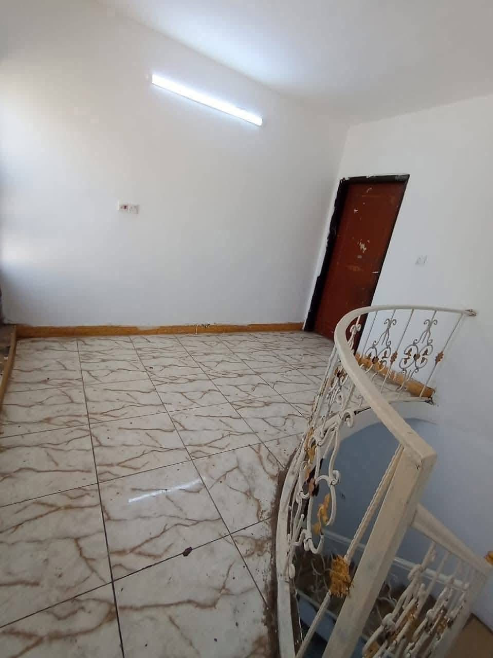 #للايجار______في_____السيديه

بيت مساحه  90 متر نظيف جدا 

يتكون من

غرفتين نوم ((غرفه ارضيه ))  مطبخ صاله خدمات صحيه عدد. 2 وكراج

#الايجار 750

للاستفسار الاتصال على الارقم التالي 
***********
