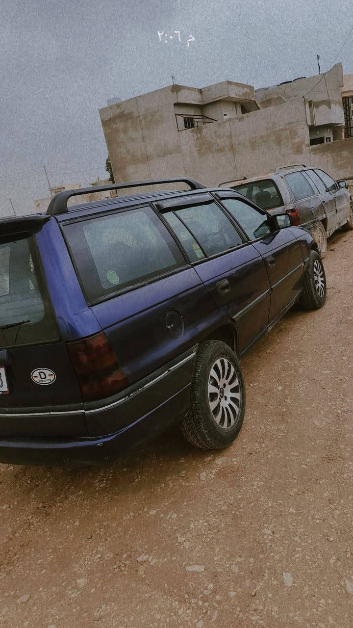 السلام عليكم سياره للبيع استرا موديل 95 كير اوتوماتيك شرعيها بالموصل تريد وكاله تريد تحويل السعر 56 وبي مجال اللي يريد هذا رقمي ***********
