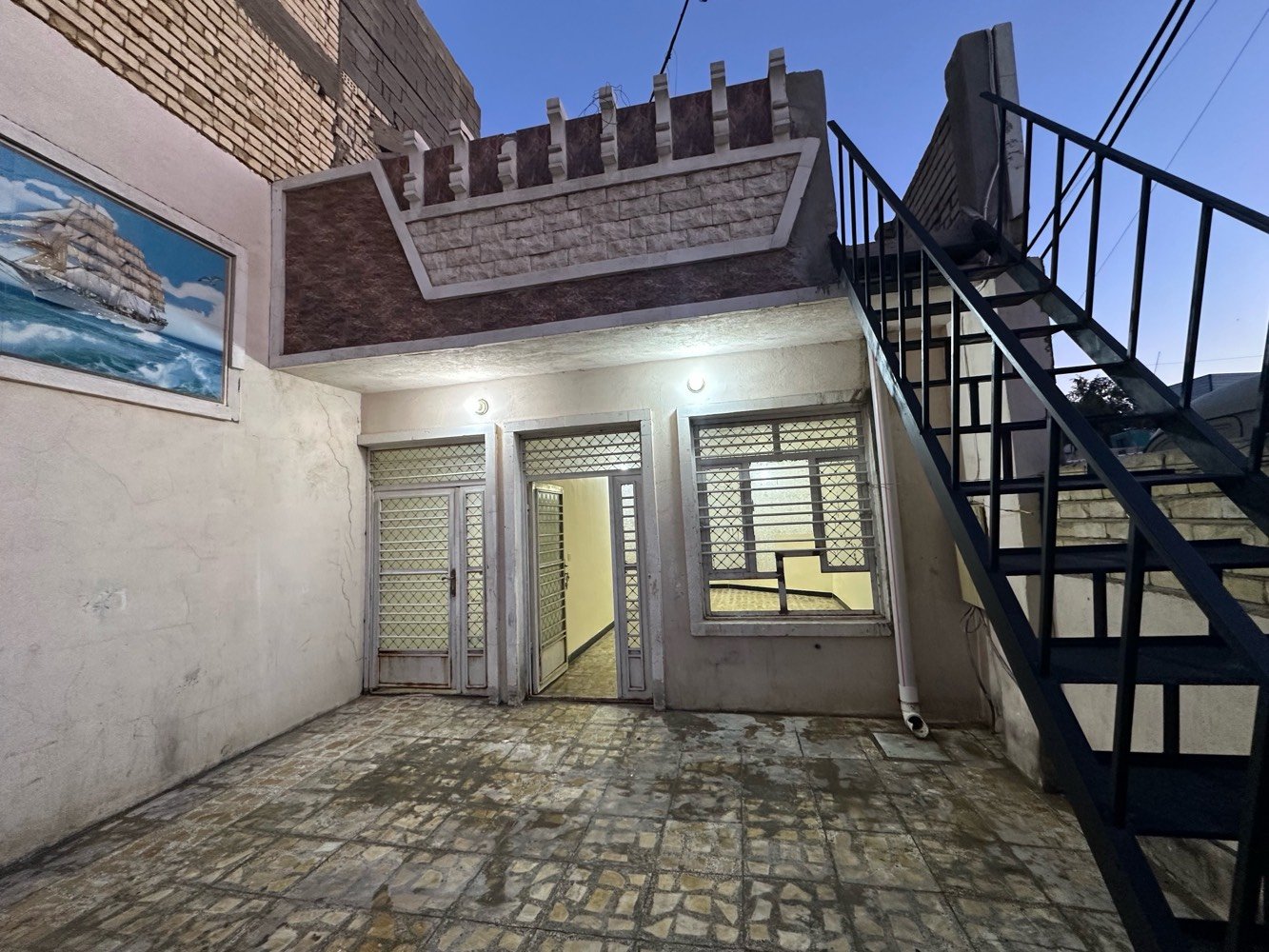 بيت للايجار في الميكانيك قرب روضة الاقمار 
يحتوي البيت على 
غرفة عدد 1 كبيرة 
مطبخ 1
حمام 2 واحد داخلي واحد خارجي
سطح 
كراج 
للمراسلة على الواتساب 
السعر 350 الف 