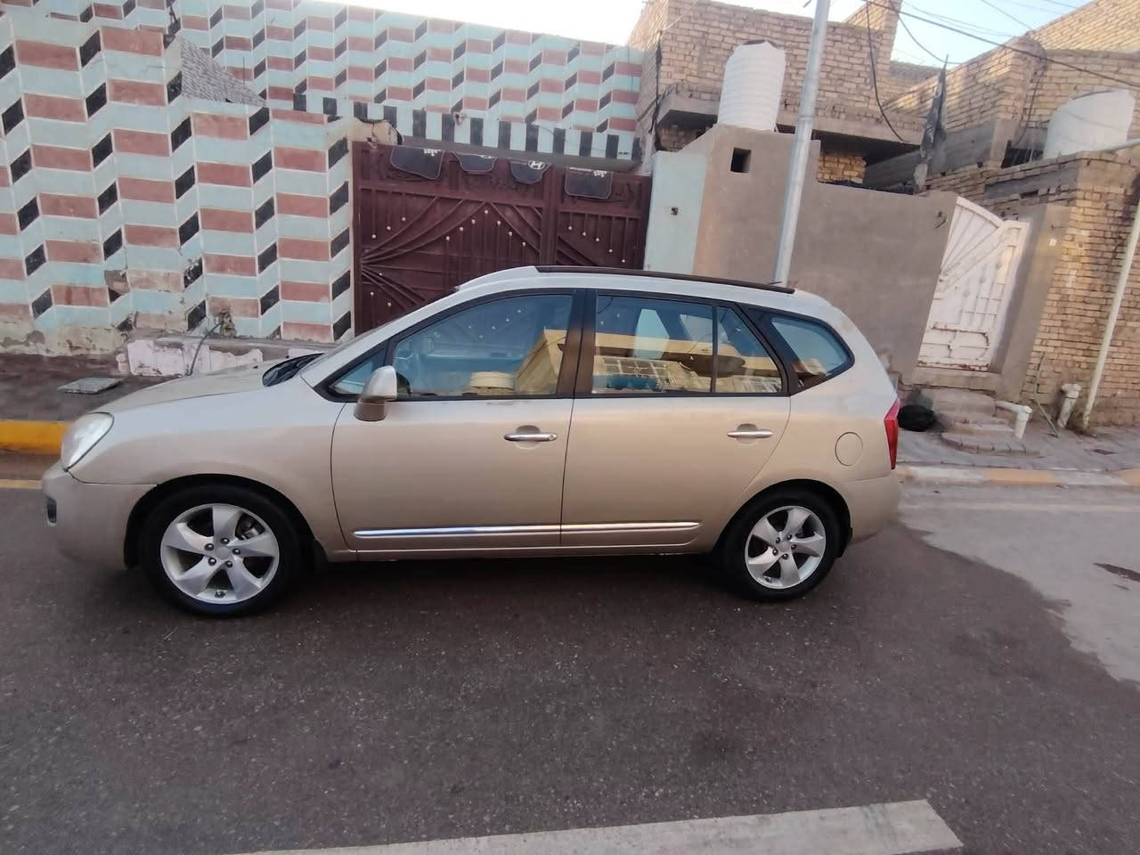 كيا كارنز  ارندو موديل 2007 رقم بغداد نكليزي وارد امريكي ليبل واحد عدا الوارد مالها ضربتة جاملغ امامي بدون دواخل  ومصبوغة حزام عدا القماره للئن جاردة مكينة ٦سلندر ٢٧٠٠  حاويه مع الكير مع التفرعات كفاله حدادية  خير من الله بوضع جيد  تبريد شغال قطعتين  ثلج  السعر 88 وبيها مجال كلش قليل 
مكاني واسط مركز المدينه 
الاستفسار على هذا الرقم ***********
