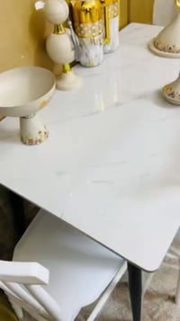 ميز طعام مرمر بورسلين بلكراتونة بي ضرر بسيط جداً غير ملحوظ قيمو واخذو ...