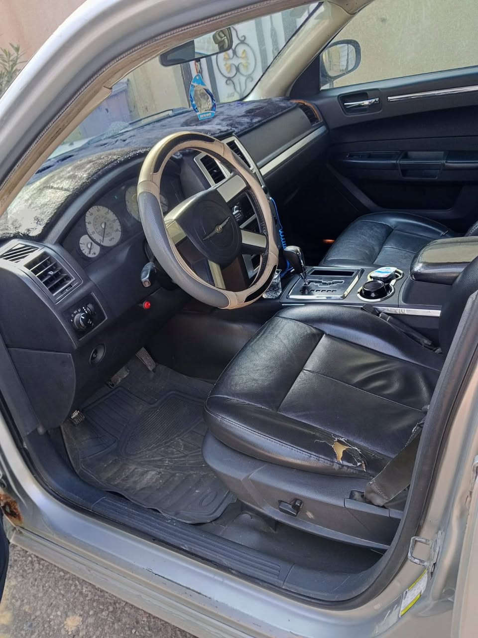 سيارة أوباما سلفري مديل 2010
بدون ضربة 
رقم بصرة جديد 
سنوية 2027
سيارة بسمي 
محرك 3ونص
السعر 115وبيهامجال *********** مكانه بصره تنومه اتصل وبلخدمه اتشلع عيوني
