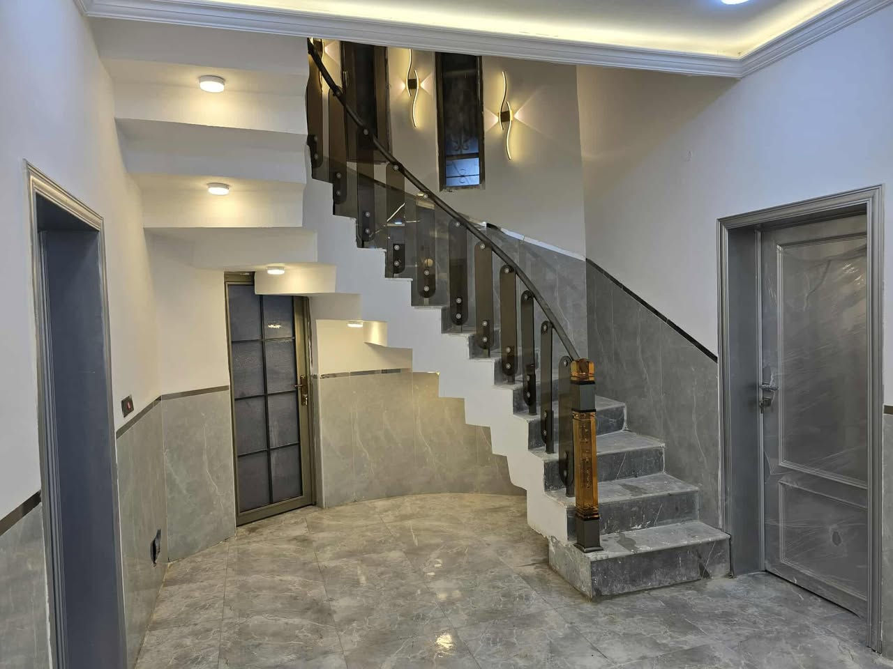 مكتب العداله للعقارات
بيت للبيع 250 متر طابو صرف واحد على واحد فول للأخير من كل النواحي حي الحكم مقابيل المنتزه vlp من صدك سبع غرف نوم منضومة غاز دفن الغرف ماستر حدائق داخليه ارضيه مرمر منظومة حمامات اخر الصيحات حديث جدا صالات كبار شنو الي بالك موجود بي وباقي التفاصيل داخل الفديو  الاتصال على الرقم *********** ابو عماد الظالمي عنوان المكتب في القشلة قرب مطعم ابو احمد او حسن المصور او *********** ابو محمد الظالمي
