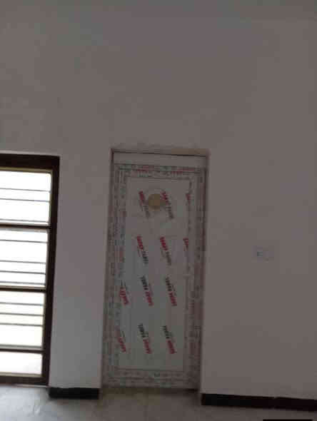 السلام عليكم 
دارين اثنين للبيع أو مراوس بقطعه 
مكان مميز
طابو زراعي سند 25 
العنوان // بابل المدحتيه المعاره خلف دار الأستاذ   محمد كامل اللوفه الحاده ركن على شارعين امامي 7متر جانبي6متر
المساحة لكل بيت //١٤٠متر 
نوع البناء طابوق السقف صب كونكريت 
بناء حديث سنة ٢٠٠٢٥
تحويل البيت 
 ثاني يوم بعد الشراء
تفاصيل البيت يتكون  من
عدد الغرف 2
استقبال 
صاله 
مطبخ
ممر عدد 2
طارمه 
صحيات داخليه و خارجيه
خدمات كامله من ماء وكهرباء 
وتبليط قريب على الشارع الرئيسي 20متر
السعر //البيت الواحد ٧٥ مليون وبي مجال
سنة البناء 2025
البيت حلو ومابي اي نقص 
ملاحظه/ البيت فارغ حالين 
وايضا يوجد خط مولده وكهرباء وطنيه شغال البيت منور اي نقص بلبيت ماموجود 
بناء جديد
للاستفسار
مراجعة مكتب دلالية وائل الهندي 
شارع ٦٠ قرب سلوان أبو الكاشي مقابيل فرع علي قماره 
*********** 
***********رائد الهندي
