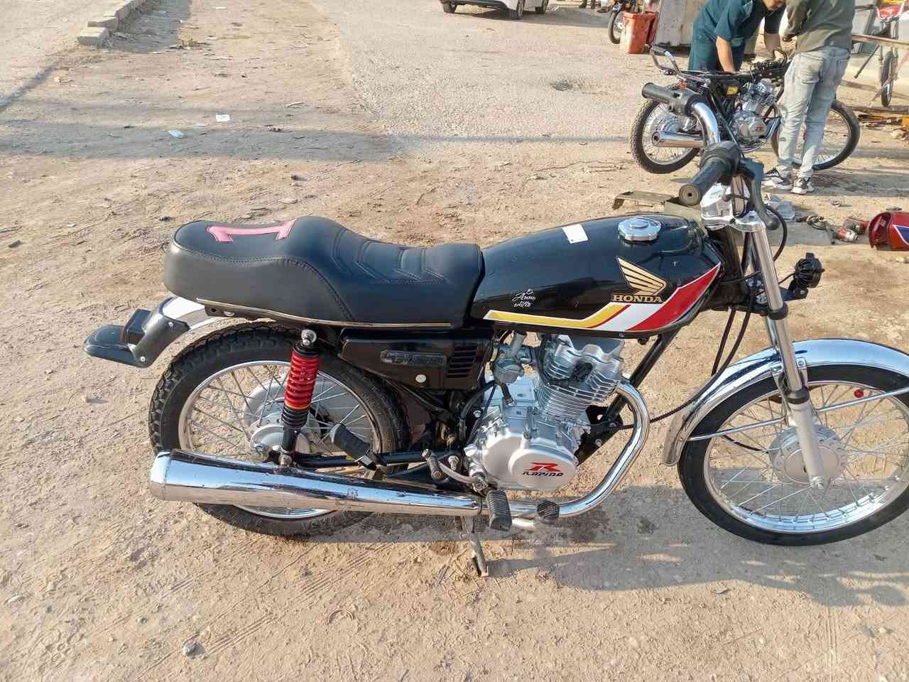 السلام عليكم دراجة تعمير للبيع مكينه رابيدو مكاني عماره علي الشرقي الاستفسار اكثر على هاذا رقم راعيهة ***********
