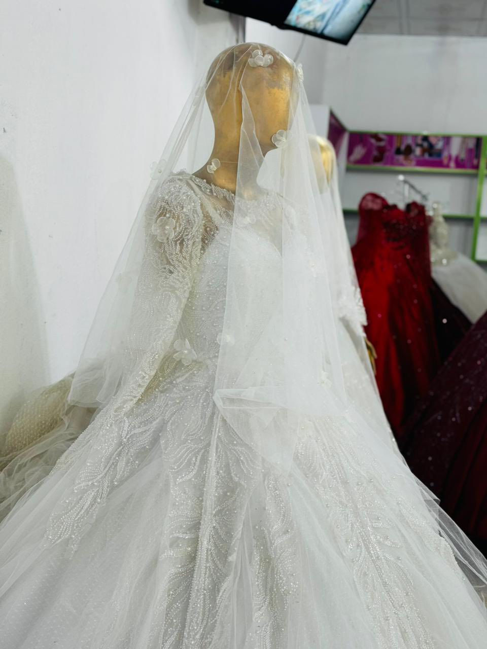 السلام عليكم
بدلات اعراس وحنه هنه ولعابتهن للبيع ب اسعار مناسبه 

ملاحظه / البدلات بعدهن جدد يعني متأجرات ٣ مرات وقسم من البدلات بعدهن حتى ما تأجرن يعني جدد 

للاستفسار التواصل على هذا الرقم *********** واتساب فقط
