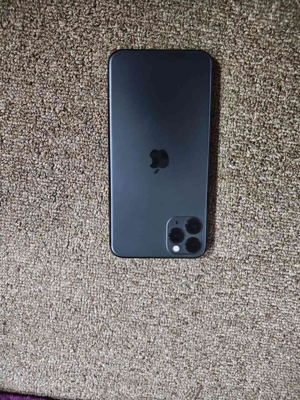 سلام عليكم 
ايفون١١برو ماكس للبيع
ذاكره ٢٥٦
بطاريه مبدله 
شاشه فطور وسواد فوك ما مأثر علا اللمس
شاصي نضيف ضهر نضيف 
مكاني بغداد البنوك***********
سعر٢٢٥
