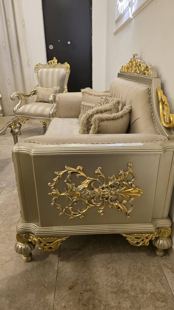 تخم ملكي دزاين إيطالي حديث اخو الجديد ١٠ مقعد وطبلة وسط 
الشراي يتصل ع لرقم 
***********
