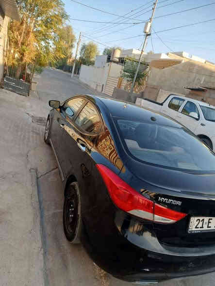 السلام عليكم سيارةللبيع هيونداي النترا موديل 2012، بحالة ممتازة جداً ومواصفات خليجية.📋 المحرك: 1800cc (أكبر وأقوى من المعتاد) لون: أسود•ناقل الحركة (الجير): أوتوماتيك•حالة البودي (الهيكل): بدون صبغ (مكفولة وعلى الفحص)ماشي  (286كم) المواصفات:محرك 1.8L GDI لأداء قوي وعزم ممتاز.•جنوط ألمنيوم.•مقابض أبواب كروم.•تحكم ستيرن ،وشاشة (عجلة القيادة).•نظام ABS لمنع انغلاق المكابح.• ملاحظات:السيارة نظيفة جداً من الداخل والخارج ومصانة بشكل جيد.•جاهزة للاستخدام ولا تحتاج لأي مصاريف.•السنوية والهزة والفحص كلها جديدة.•💰 السعر:السعر المطلوب: 115 ورقة (11,500 دولار) وبه مجال .•📞 للتواصل والمعاينة:المكان: السليمانية - جمجمال•رقم الهاتف: [***********]
