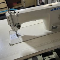 مكينة خياطة • بموتور • صنع سنغافورة
