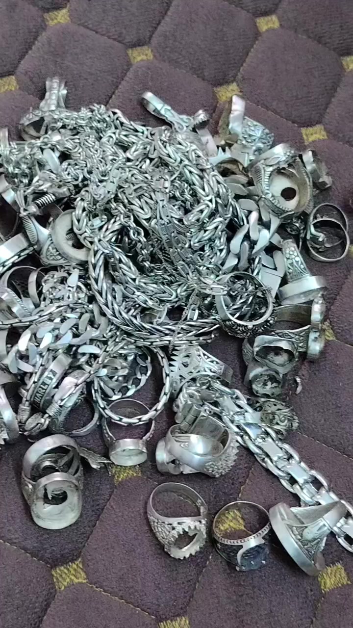 سلام عليكم شعندك فضه نشتري زناجيل سوارات محابس كسره غرام 3400شعندك راسلني خاص


**إذا كنت صاحب هذا الإعلان وتريد حذفه لأي سبب، رجاءا أرسل رسالة إلى الدعم الفني**