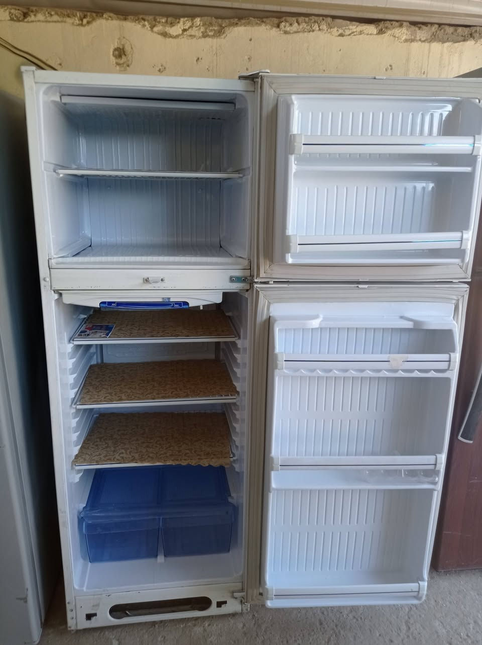 ثلاجة كونكورد حجم 20قدم
السعر 215وبيه مجال
العنوان الحمزة الغربي الحي العسكري مجاور شارع الامام علي 
الاتصال ***********
