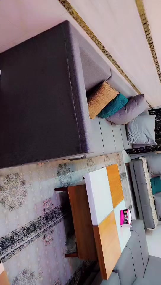 السلام عليكم.. ديوان لون رصاصي.. قماش وتر بروف سويته قبل ٣ أشهر.. ١٥ مقعد زاويات اثنين ام مقعدين زاويات اثنين ام مقعد و٣ قنفات كل وحده ٣  مقاعد نضيف بس بعد هوايه كوشات كبار جدد بجيسهن مابي ضرر أخذته بمليون ونص... وطبليه وسطيه جدااا عمليه وتشيل غراض وكبيره بالحجم اخذتها ب ٣٠٠.. اريدهم اثنينهم بمليون وربع.. العنوان بغداد منطقه المشتل


**إذا كنت صاحب هذا الإعلان وتريد حذفه لأي سبب، رجاءا أرسل رسالة إلى الدعم الفني**