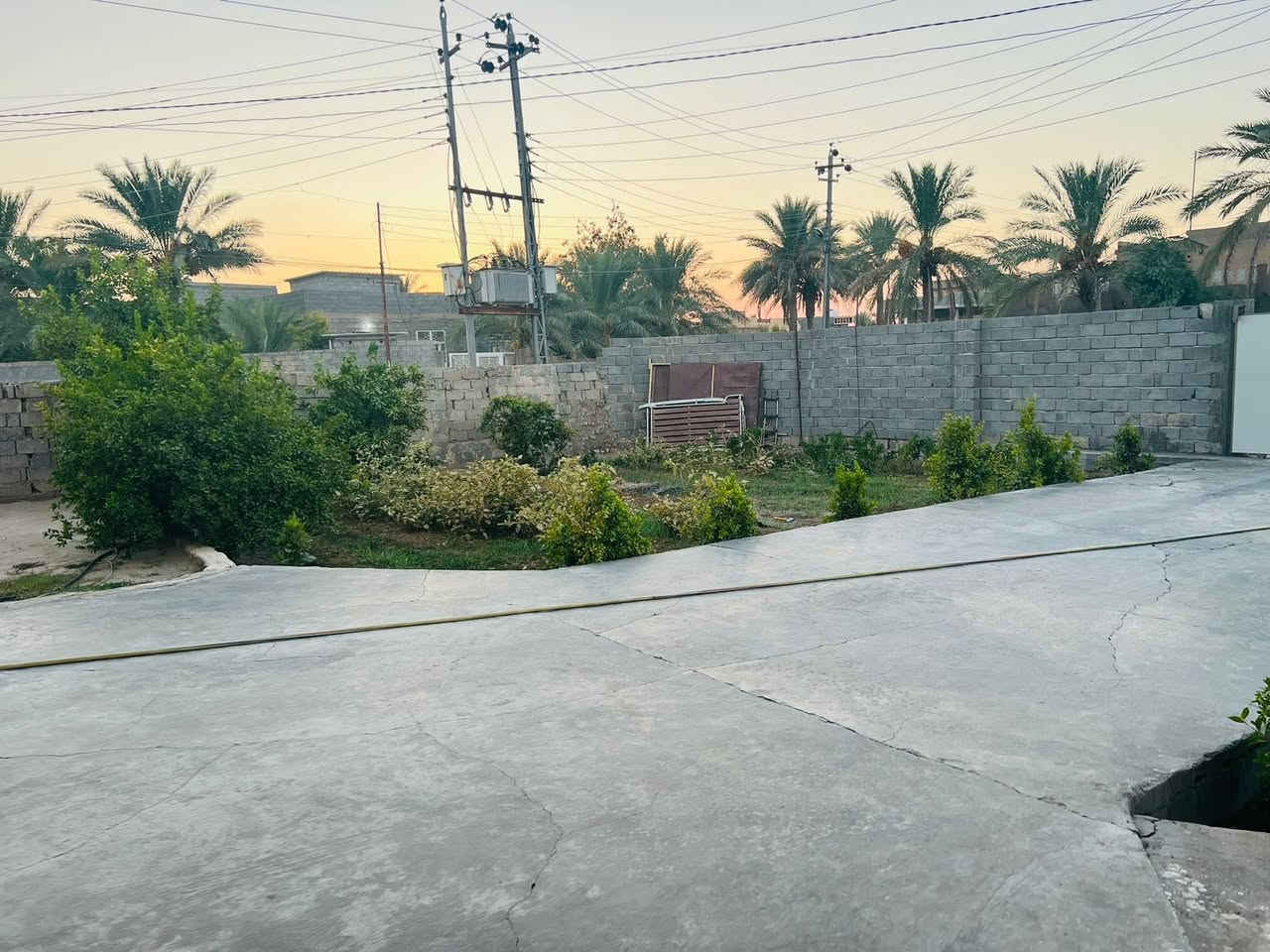 بيت للبيع مساحه1500متر وياه محل طابو زراعي عل شارع تبليط بيت كامل من كلشي
غرفتين صاله استقبال هول مطبخ داخلي خارجي بيت مرتب سعره90بي مجال الثالثه اطراف الفلوجه

***********
