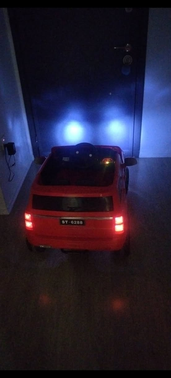 سيارةشحن استخدام قليل جداً بطاريةوشاحن اصلي اورجنال وصوت تشغيل السيارة وموسيقى أطفال مخزنه ولايتات امامي وخلفي***********
