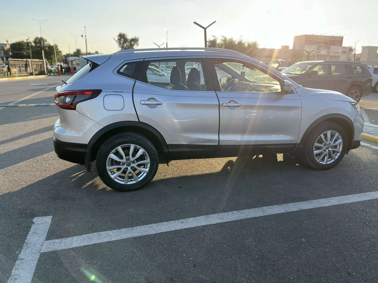 السلام عليكم
نيسان روج البيع 

مديل 2020

فول موصفات 

أربع كامرات🎦

رادارات نفط عمياء 

توقف ذاتي 

محرك 2000كلش اقتصادي 

داخله العراق كلين هنا بيه جاملغ وبنيد تبديل وصبغ

سياره ماشيه 28ميل

السعر 155وبيه مجال 

العنوان بغداد سيديه

***********

بيه واتساب
