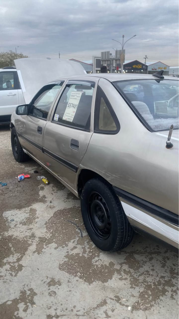 سلام عليكم 
اوبل فيكترا 
حجم 2.0
لون ذهبي شمباني
سياره بأسمي تحويل ثاني يوم 
كير اوتوماتيك 
نظام TBS
كهربائية كلهن شغالات
اشاير،،  لايت ابيض عالي ناصي كلهن سليمات 
سماعات دمام 
بلكات جدد
مكينه وكير خير من الله 
سعر 43 ورقه
مكان بغداد *********** Colombo, Sri Lanka
