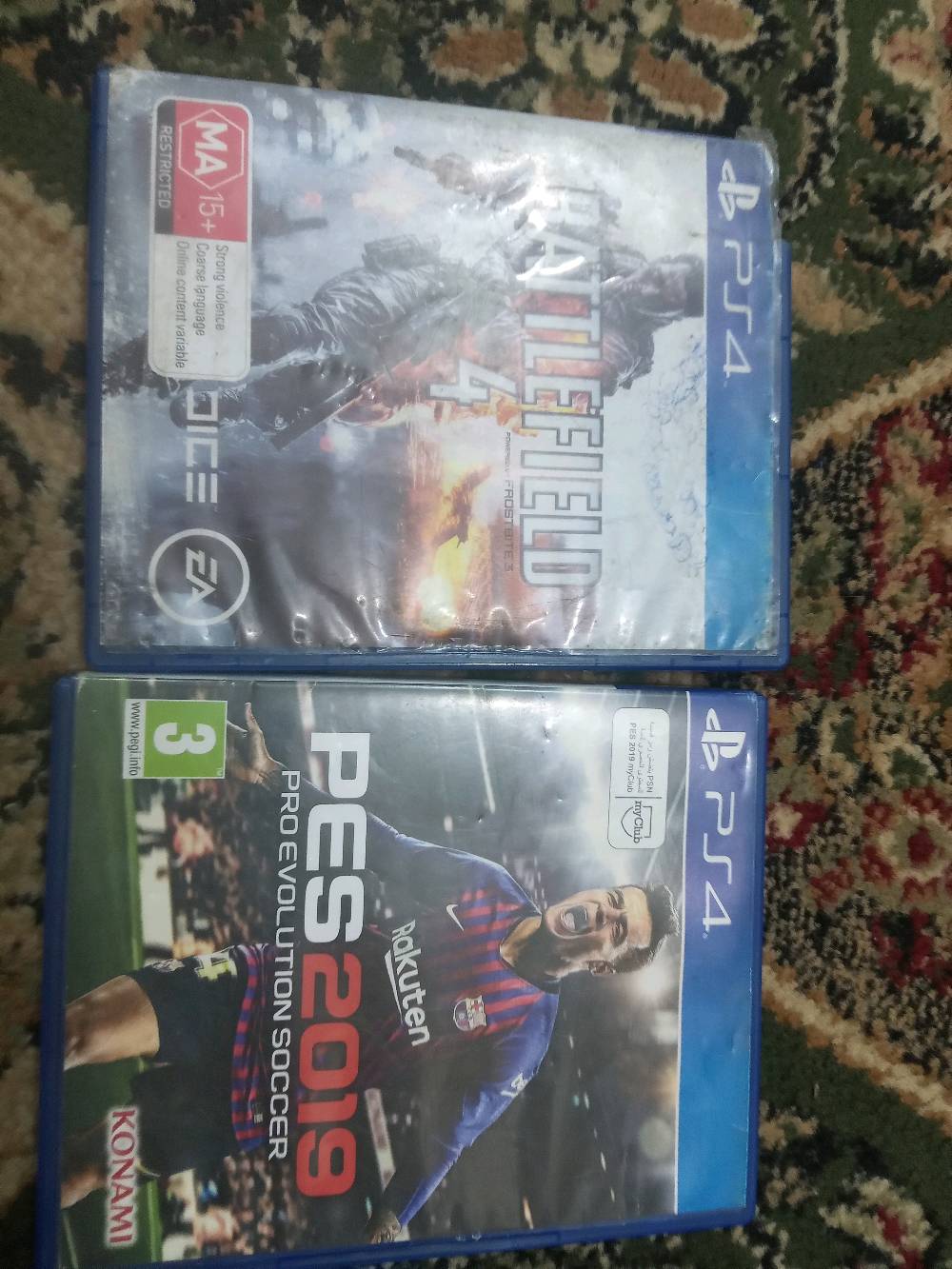 بلاستيشن 4 للبيع نضيف مستعمل قليل بي اثنان أقراص الاولى بيس او فيفا والثاني حرب الموقع بغداد توصيل لايوجد 