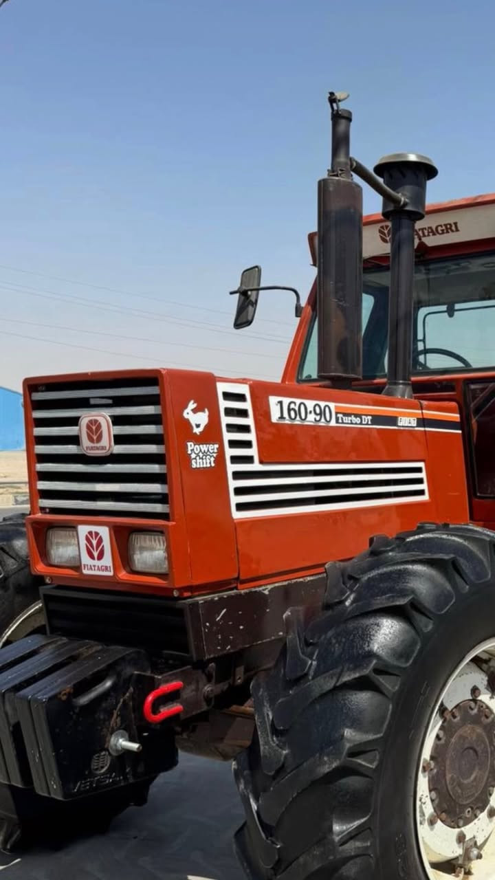 يتوفر لدينه تركترات فيات 140وحجم 160
للتواصل والاستفسار

***********
***********
