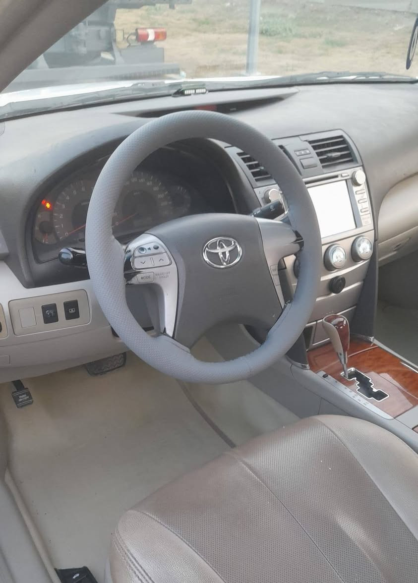 السلام عليكم
تيوتا كامري 2009
مواصفات GLX
حساس امامي خلفي
شاشه وكاميرا
برده كهرباء
فتحه
 اشاير بالمرأه الجانبيه
كتلوك وسويجات عدد ٢
محرك كير كفاله ماشيه
١٨٠
صبغ بيها ٣ قطع جماليه بدون دواخل
السعر ١٢٠ مكاني بغداد
الاتصال على ***********
