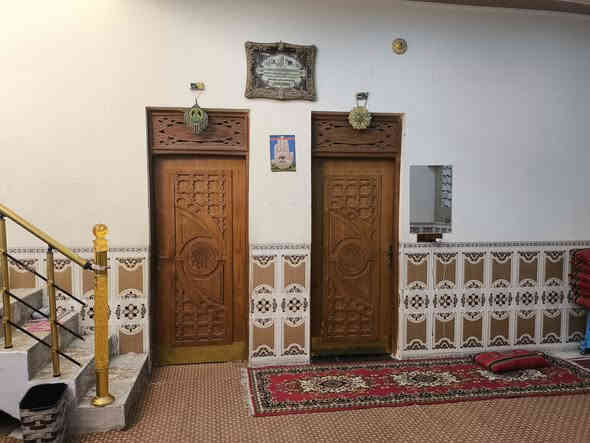 السلام عليكم عندي بيت للبيع حي المعراج  جزه الاول جاهز كل شي ما عايز 
بناء حديث  مساحه البيت 300 متر يتكون من ثلاث غرف 5*4
 الصاله 5 × 8 الديواني 3:30 في 6 المطبخ 4*5 البناء 200 ساحه البيت 4*25
مجمعين صحي داخلي وخارجي 
يرهم مراوس حصراً أن يكون في حي المعراج بال 800 الاستفسار 

***********
