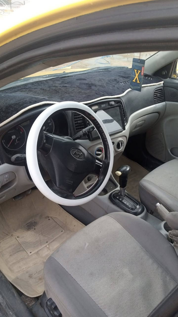 السلام عليكم من رخصت مدير الكروب اكسنت موديل8  خليجي بيه جاملغ خلفي  للبيع رقم بغداد بسمي انكليزي مصفره هيه أو غرامات سياره كير محرك صدر  تبريد تخم تاير باتري كله جديد  مكاني بغداد    لاستفسار  رقمي     ***********.           ***********
