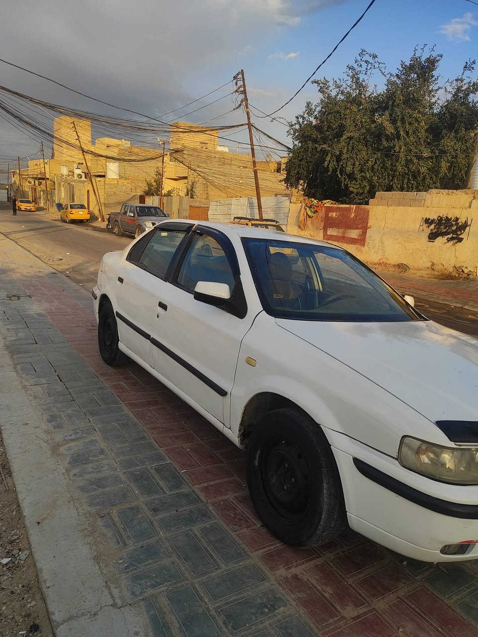 سلام عليكم سمند موديل 2011 سياره نضيفه. رقم واسط تحويل مباشر السعر 30بيه مجال مكان سياره كربلاء ***********
