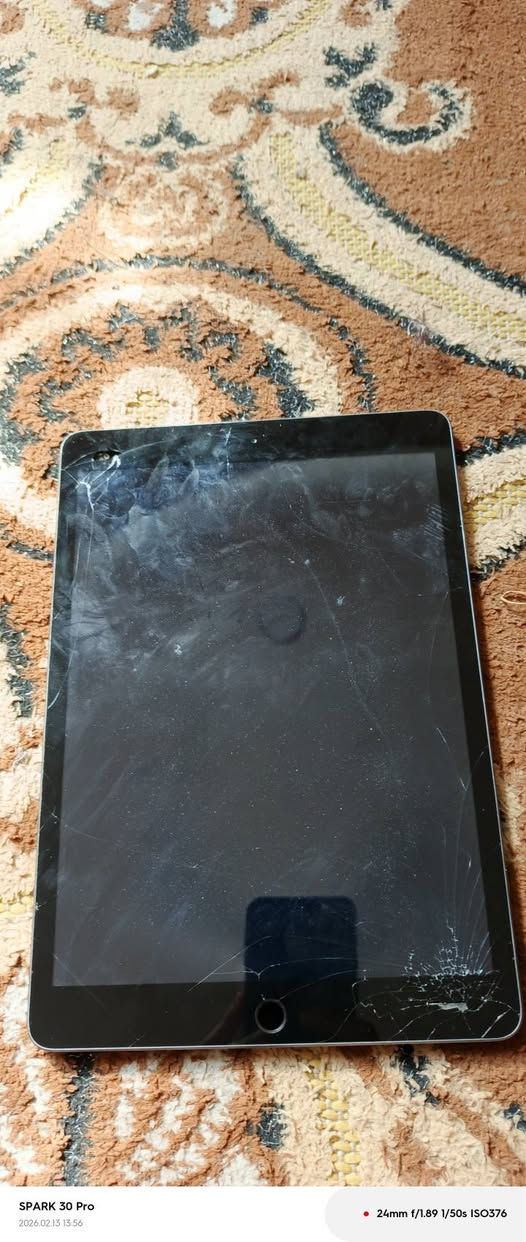 سلام عليكم ايباد لبيع 7 ذاكره 32
شوفت عينك 
اشواص نضيفه الضهر نضيف 
قافل اي كلود 
الشاشه مكسوره 
بس شغاله 
السعر 75 وبي مجال 
المكان حله هاشميه 
الاستفسار ***********‬‏
