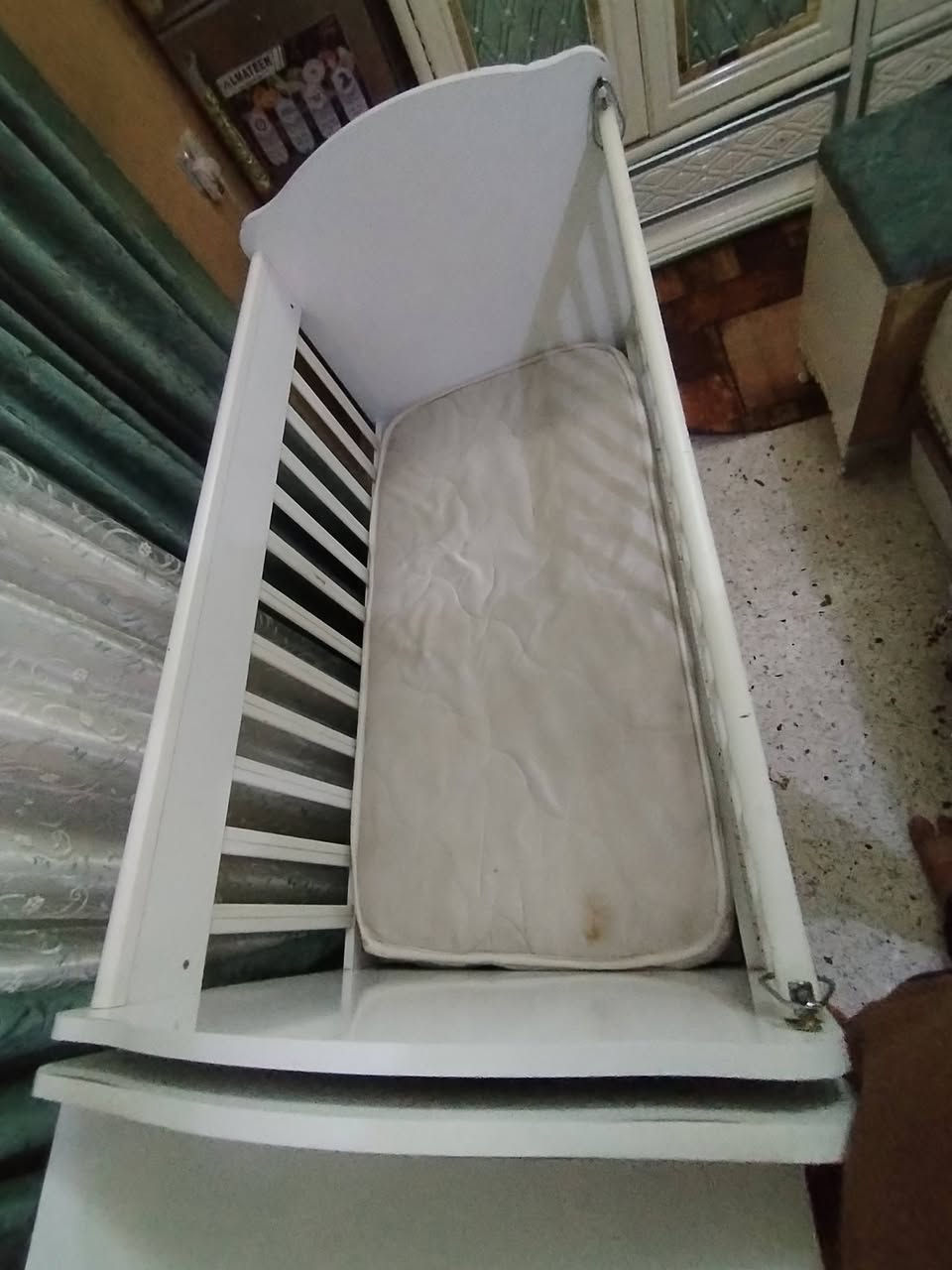 سرير اطفال تركي درجه اولى للبيع  مكون من 3 جرارات صغير 2 جرارات كبير مع دوشك السعر ٩٠ بيها مجال  حك الجيه  العنوان المسيب حي الشرطه للاستفسار الاتصال على الرقم *********** همين بيه واتساب
