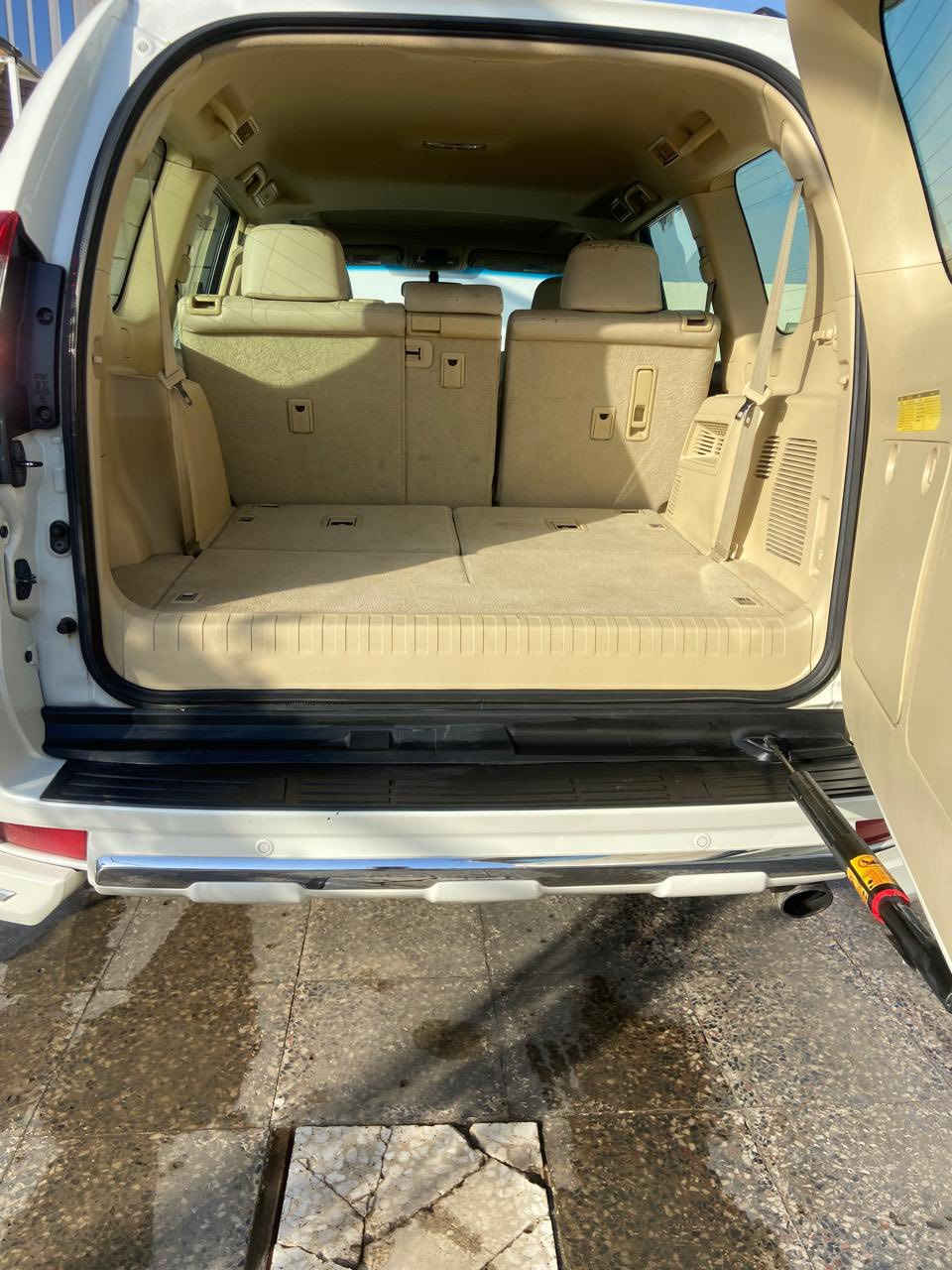 سلام عليكم
  برادو 2014 TXL ماشيه 
130 مكفوله ماعدا بارد اصغير بالجاملغ الخلفي وبارد ع شويه يم الباب الخلفيه وباب مفتوحه بدون اي صبوغ بدون تبديل مكان سياره بغداد 
سعر 310 وبيه مجال 
للاستفسار(***********)
