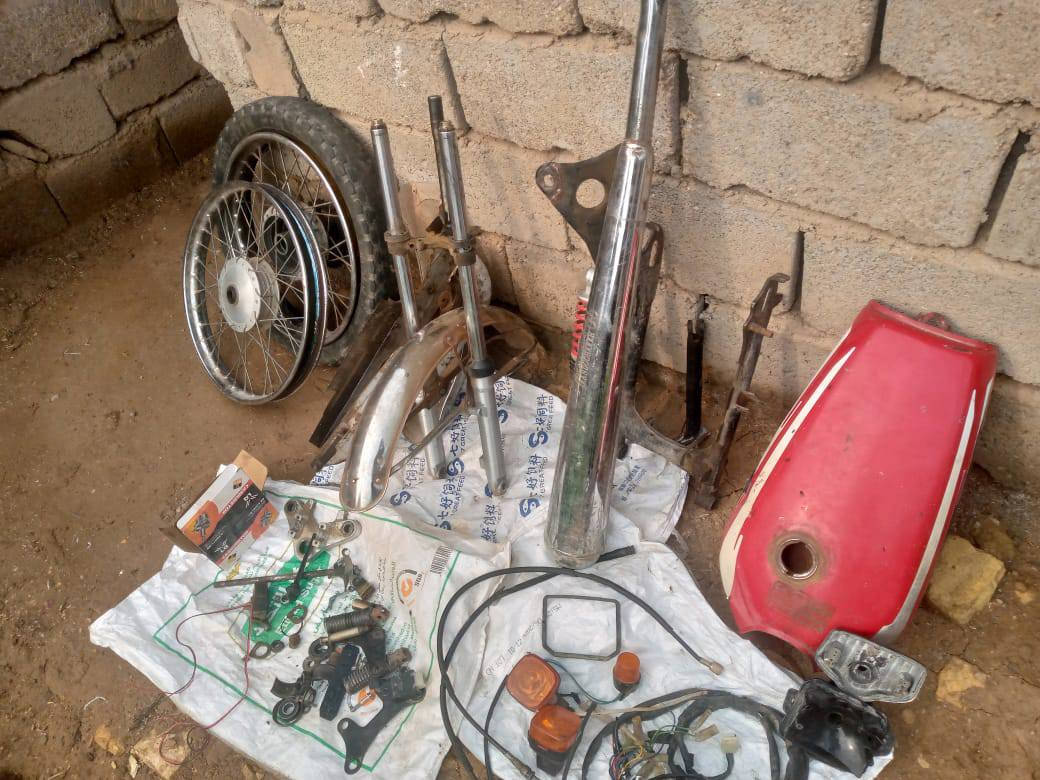 السلام عليكم غراض دراجه للبيع ينباعن شلع كلهن 65 قفل مكاني بشبيليه ***********
