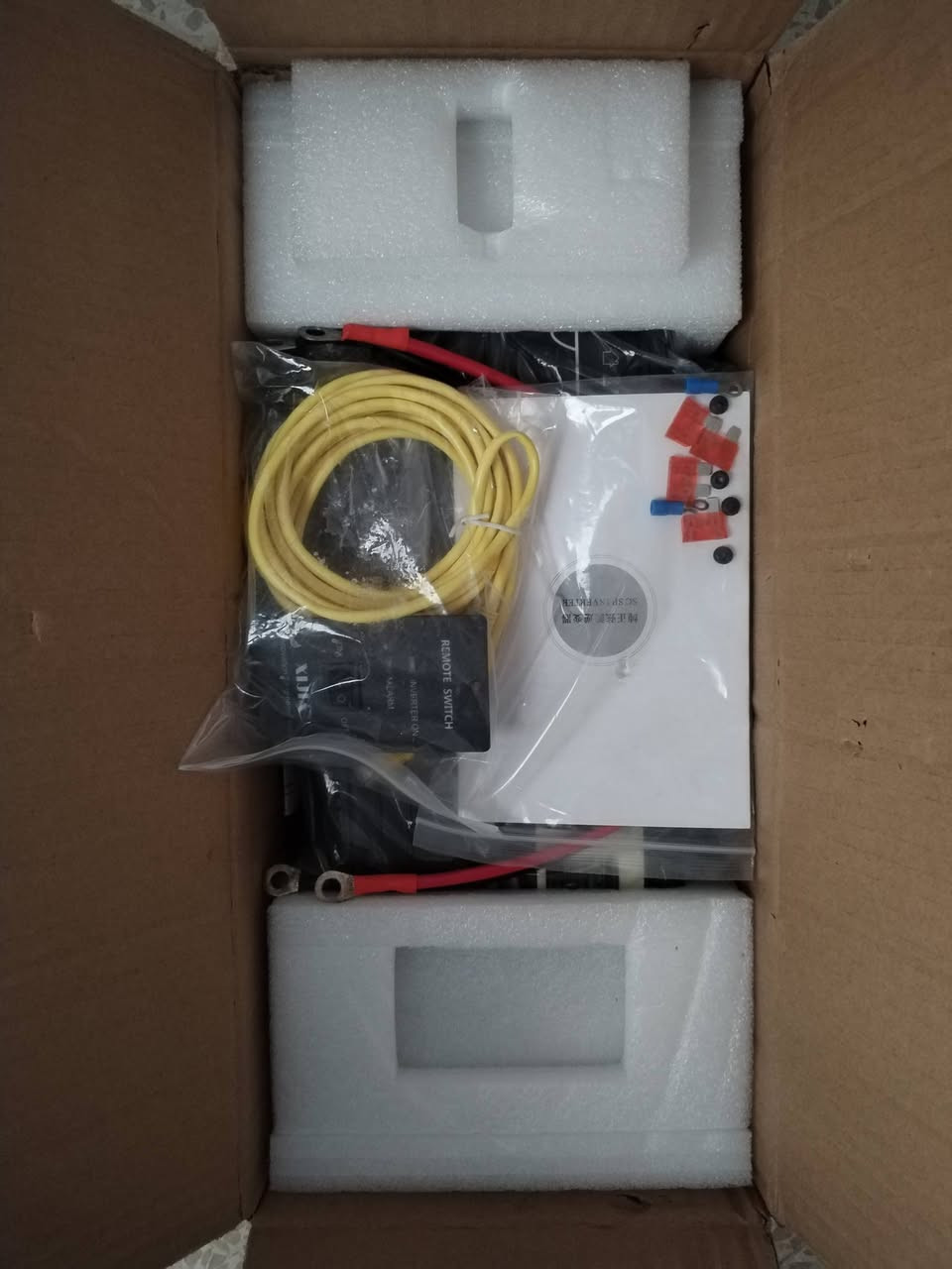 السعر عالخاص
بكج كامل ( عاكسة + بطارية ليثيوم أيون )

مواصفات العاكسة:
عاكسة قدرة التوليد 11 أمبير حقيقي
                     cnswipower inverter 2500W 48V
(موجة جيبية -pure sine wave) تمنحك كهرباء مستقرة مثل الكهرباء الوطنية 
مزودة بشاشة لقراءة التيار وتنظيم وحماية الفولتية
تعمل على بطارية حجم 48 فولت. 

مواصفات البطارية:
بطارية ليثيوم أيون 48 فولت - 100 أمبير ماركة Akja غلاف مقاوم للماء من الحديد، شحن سريع، مزودة بشاشة لقراءة نسبة الشحن والفولتية، متعددة الاستخدامات. 
أبعاد البطارية: الطول 32سم
العرض 18سم
الارتفاع 9سم
وزن المنتج: 8كغم


**إذا كنت صاحب هذا الإعلان وتريد حذفه لأي سبب، رجاءا أرسل رسالة إلى الدعم الفني**